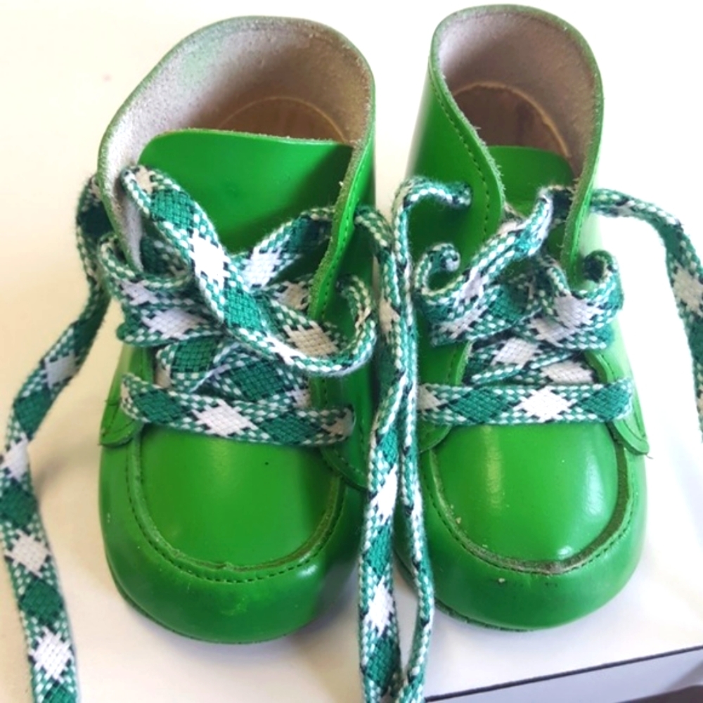 Vtg lime green baby shoes